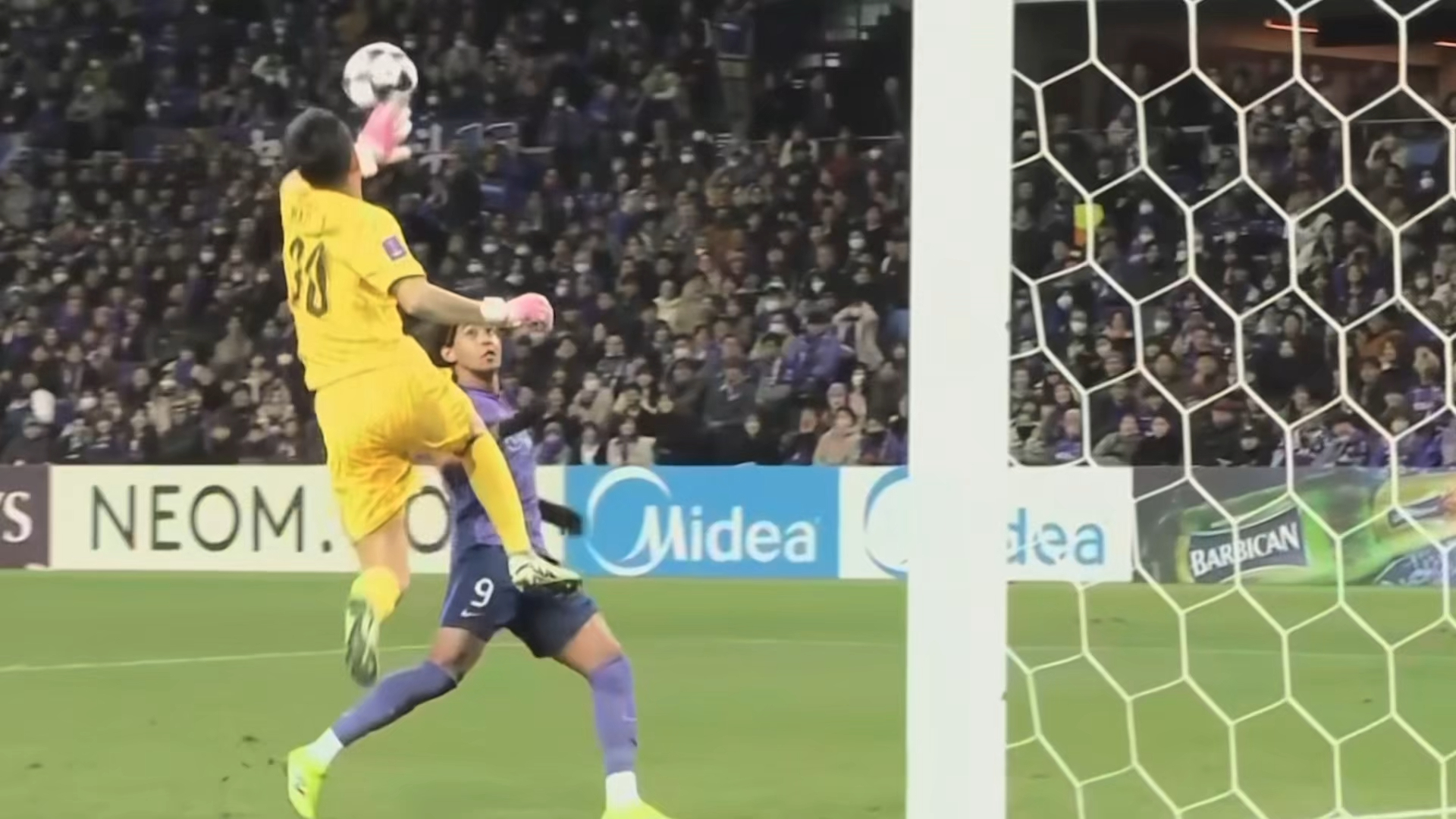 澳门金沙娱乐在线-包含克拉斯诺达尔门将表现出色，救险无数的词条